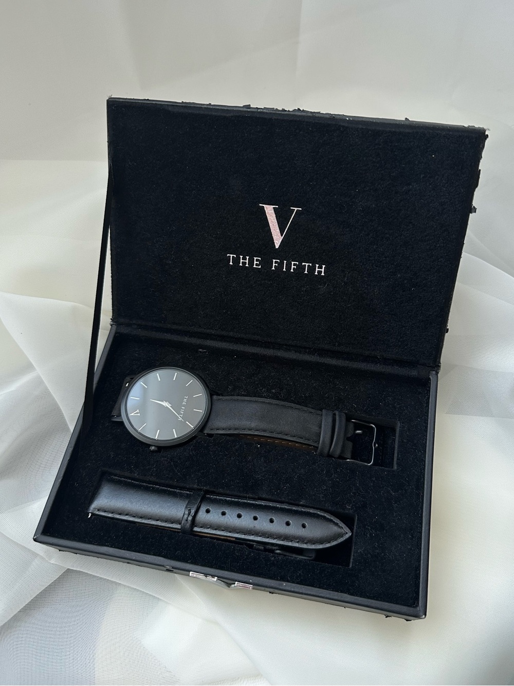 The Fifth Black Minimalist Watch with Extra Black Strap